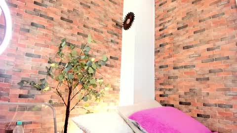 Lucy online show from December 2024 05:06:01 AM