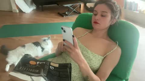 Olive online show from September 2025 08:19:01 PM