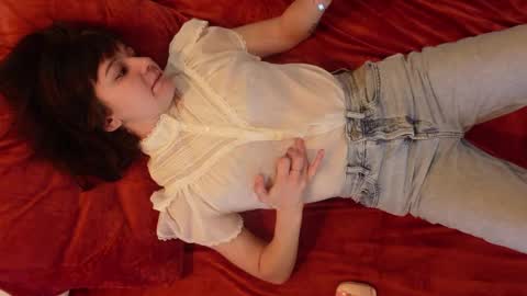 Olive online show from November 2025 12:14:02 AM