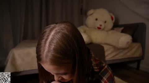 Claire online show from November 2025 08:24:02 PM