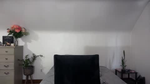 Snapshot of iamcrystalann chatting on October 2025 04:30:02 PM Crystal online show from October 2025 04:30:02 PM