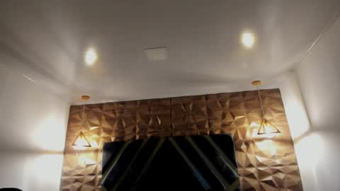 IAN CASTILLO online show from April 2026 11:11:01 AM