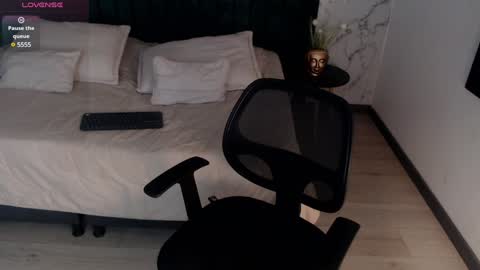 Ian Davis online show from December 2024 02:01:01 AM