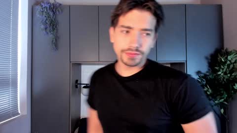 Ian Davis online show from December 2024 07:22:01 PM