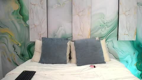 Ian  online show from April 2026 12:37:01 PM