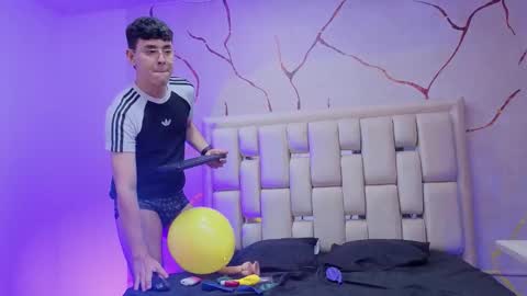 Ian  online show from March 2026 09:53:01 PM