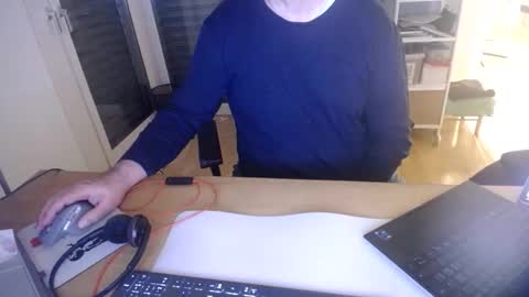 iandy12 online show from November 2025 10:53:02 PM