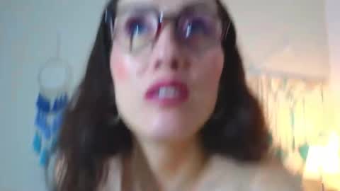 Iberian Moon online show from November 2025 06:59:02 PM