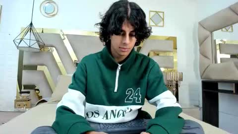 ibratxandy online show from November 2025 12:03:01 PM