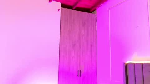 Crystall online show from March 2026 02:59:02 AM