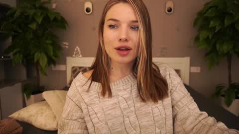 Snapshot of icedanielles chatting on December 2024 06:22:02 PM Danielle online show from December 2024 06:22:02 PM