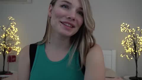 Snapshot of icedanielles chatting on February 2025 03:12:02 PM Danielle online show from February 2025 03:12:02 PM