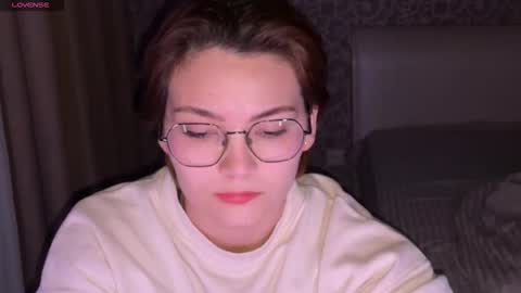 Ksenia online show from November 2025 05:01:02 PM