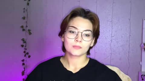 Ksenia online show from December 2025 06:17:01 PM