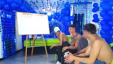 Snapshot of icevermilk chatting on December 2024 09:20:01 PM THOMAS AND DAMIAND online show from December 2024 09:20:01 PM