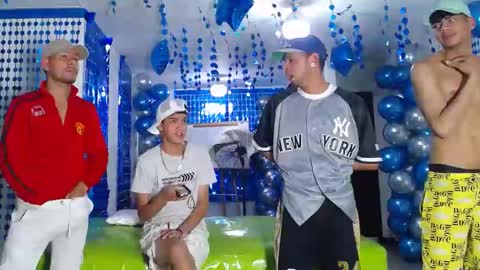 Snapshot of icevermilk chatting on January 2025 08:54:01 PM THOMAS AND DAMIAND online show from January 2025 08:54:01 PM