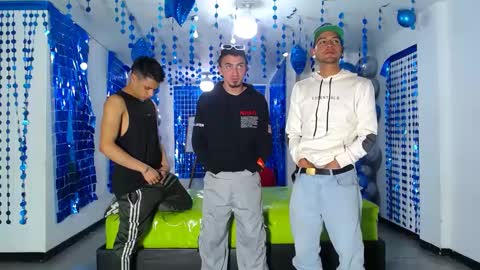 Snapshot of icevermilk chatting on January 2025 05:14:01 PM THOMAS AND DAMIAND online show from January 2025 05:14:01 PM