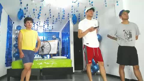 Snapshot of icevermilk chatting on February 2025 08:14:02 PM THOMAS AND DAMIAND online show from February 2025 08:14:02 PM