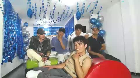 Snapshot of icevermilk chatting on February 2025 05:30:01 PM THOMAS AND DAMIAND online show from February 2025 05:30:01 PM