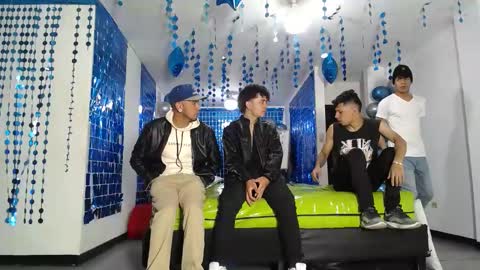 Snapshot of icevermilk chatting on February 2025 01:09:02 PM THOMAS AND DAMIAND online show from February 2025 01:09:02 PM
