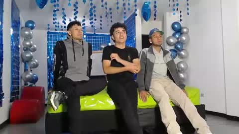 Snapshot of icevermilk chatting on February 2025 12:47:01 PM THOMAS AND DAMIAND online show from February 2025 12:47:01 PM