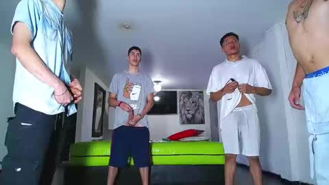 Snapshot of icevermilk chatting on September 2025 01:22:01 PM THOMAS AND DAMIAND online show from September 2025 01:22:01 PM