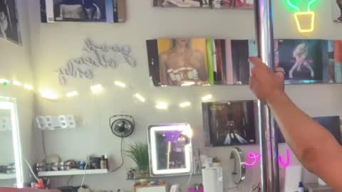 Snapshot of icyduo chatting on October 2025 09:43:02 AM doubletrouble online show from October 2025 09:43:02 AM