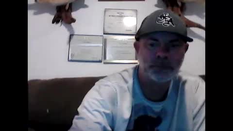 idkwhyidothis348732 online show from February 2025 05:28:01 PM