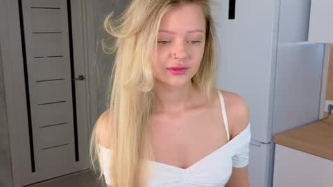 Snapshot of ifiwasyourgf chatting on December 2024 03:25:02 AM Lisa online show from December 2024 03:25:02 AM