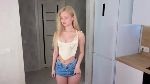 Snapshot of ifiwasyourgf chatting on February 2025 03:23:02 AM Lisa online show from February 2025 03:23:02 AM