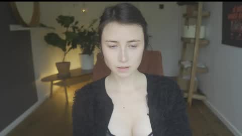 Belle online show from October 2025 10:49:01 AM