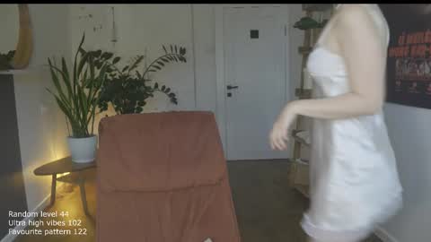 Belle online show from November 2025 11:56:01 AM