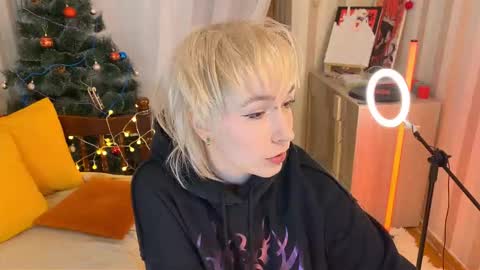 Emmy  help me reach 100 thumbs up online show from January 2026 09:19:01 PM