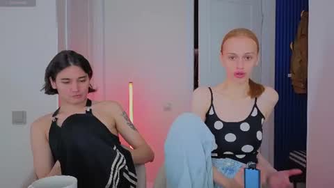 Snapshot of ihavepaws33 chatting on July 2026 07:48:02 AM Julia and Mira online show from July 2026 07:48:02 AM