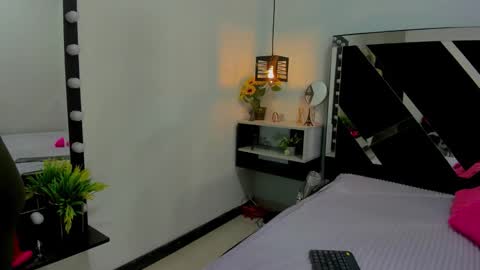 Isabella online show from September 2025 01:14:02 PM