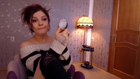 Adelia online show from February 2025 07:45:01 AM