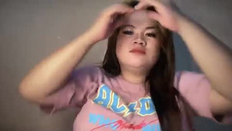 Snapshot of ill_moan_foryouxx chatting on June 2026 09:23:02 AM QUEEN KATH online show from June 2026 09:23:02 AM