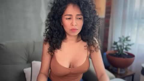 Kloe online show from November 2025 10:13:02 PM