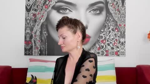 Snapshot of illegalbeauty87 chatting on November 2025 11:31:01 AM Ingrid or more easier...Miss GoDDess Mistress online show from November 2025 11:31:01 AM