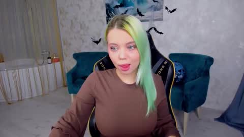 Roxy online show from November 2025 06:40:02 PM