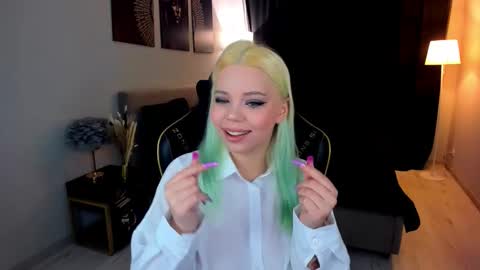 Roxy online show from November 2025 08:02:02 PM