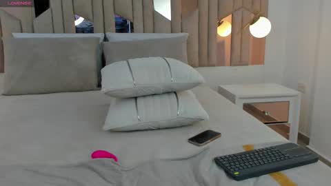 Caro   online show from October 2025 04:21:01 AM