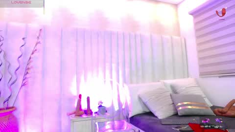 Snapshot of im_helina chatting on May 2026 12:43:02 PM Helina online show from May 2026 12:43:02 PM