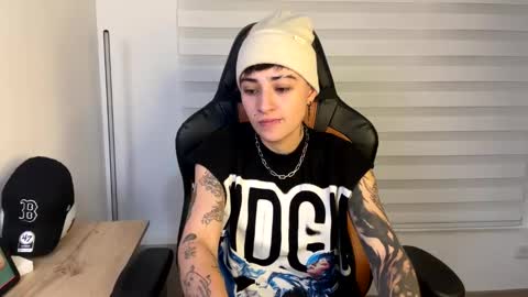 Laia online show from December 2024 02:20:02 AM