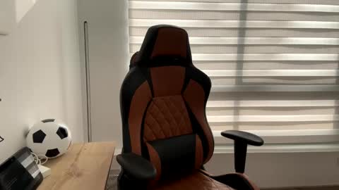 Laia online show from December 2024 08:23:02 PM