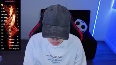 Laia online show from November 2025 09:48:01 PM