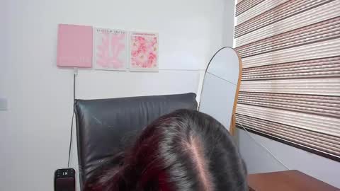 Mia online show from March 2026 06:08:01 PM