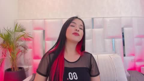 Nika online show from November 2025 12:33:01 PM