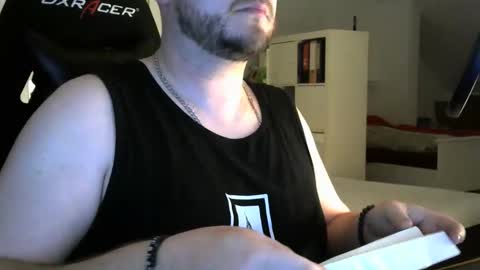 Marv online show from November 2025 10:08:02 PM