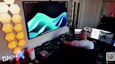 DJ Azra online show from April 2026 03:27:02 PM